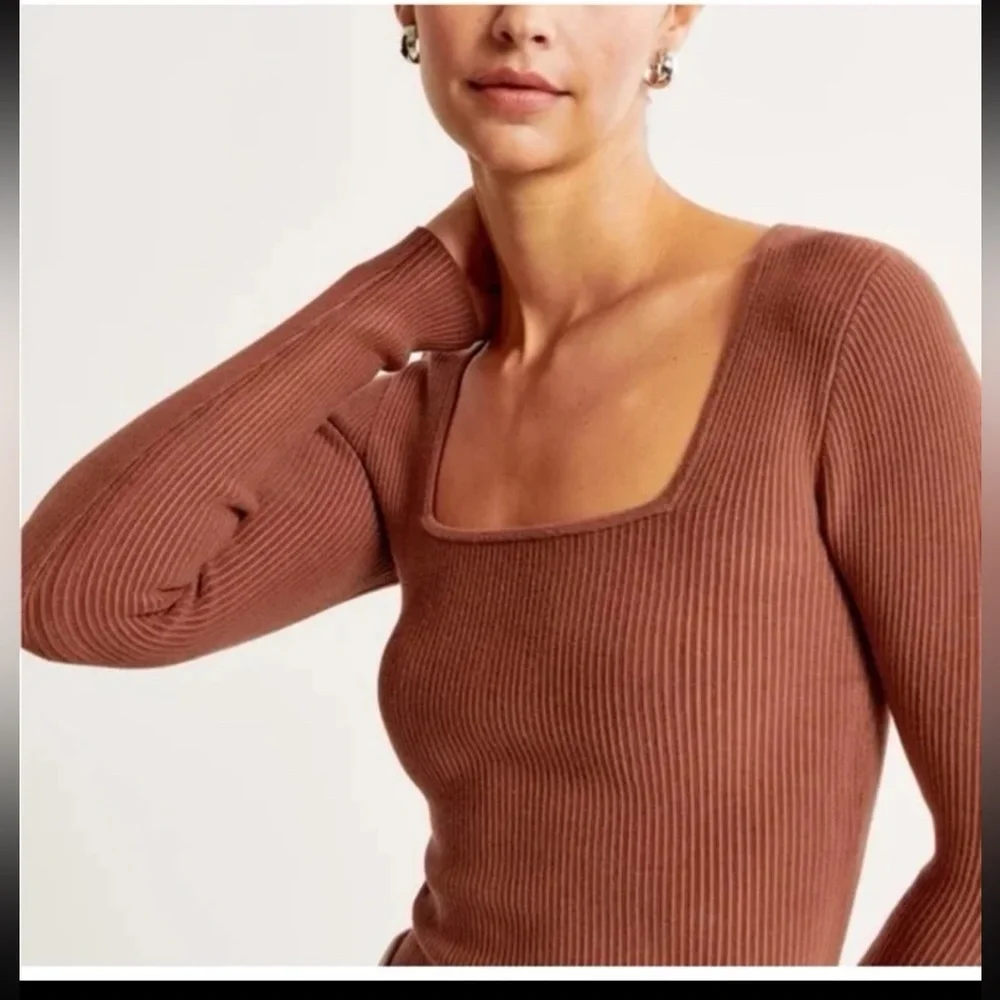 NWT Abercrombie & Fitch Long-Sleeve Ottoman Squareneck Top in Rust
Size Medium - Picture 2 of 12